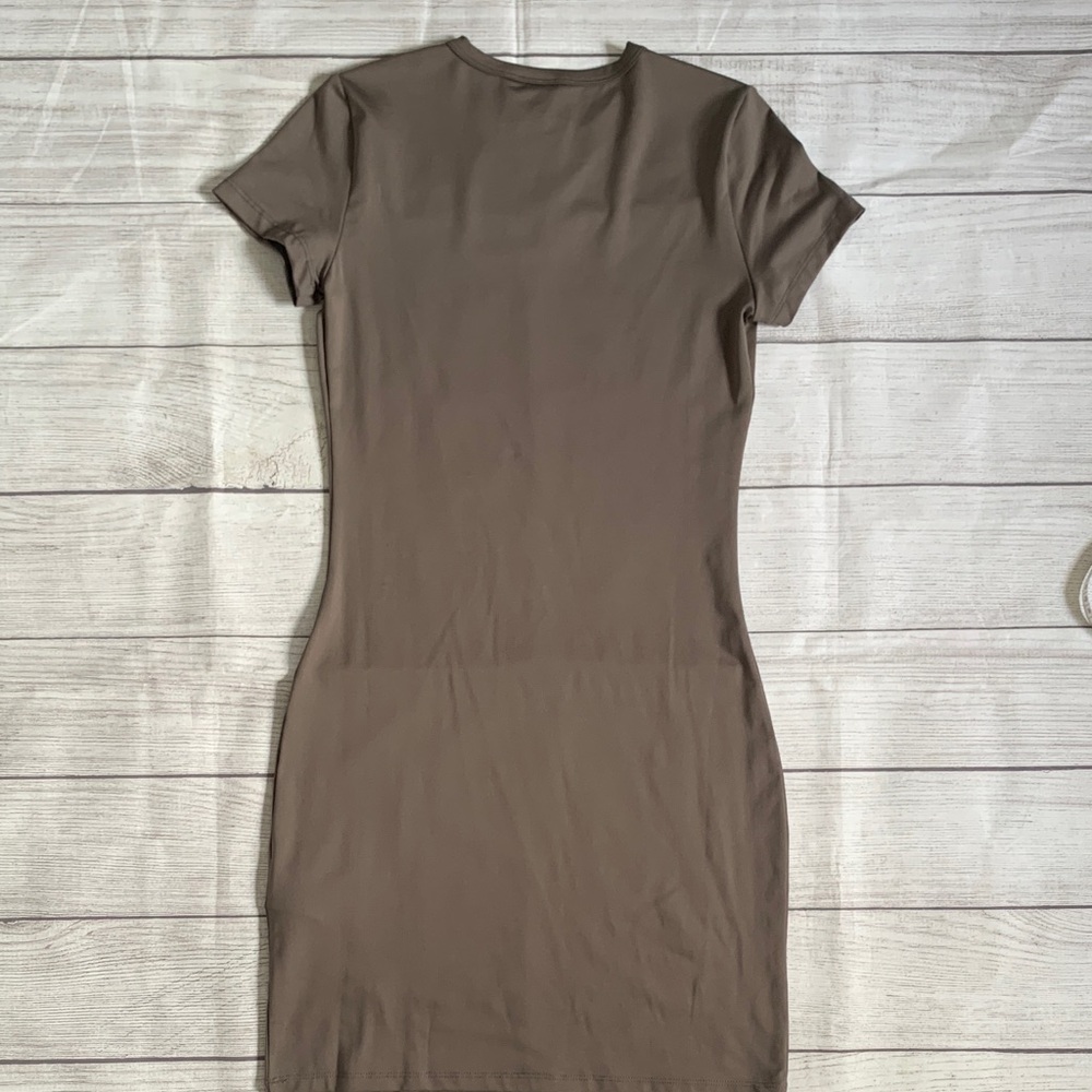 H&M Taupe Brown Short Sleeve T-Shirt Dress NWT - Picture 7 of 8